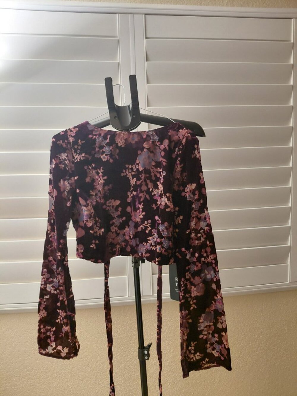 Lulus Floral Open Back Tie Crop Top Size M NWT